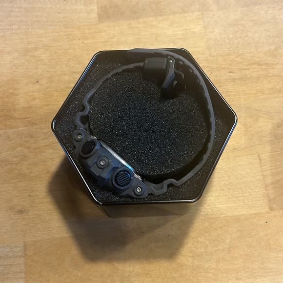 G shock worn twice - working battery and includes original case - Picture 2 of 3